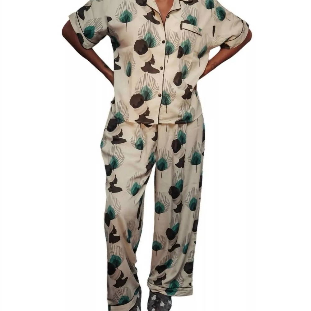 Izzy & Liv Women Patterned Pajama Set